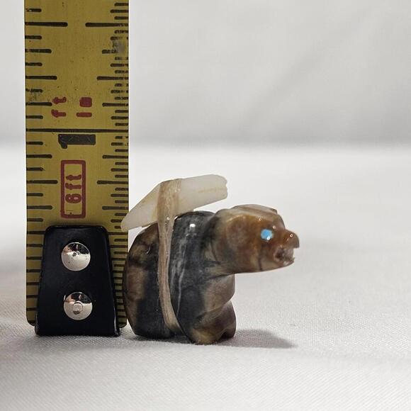 Vintage Native American Zuni Tribe Carved Stone X-Small Fetish Bear With Bundle - Picture 6 of 6